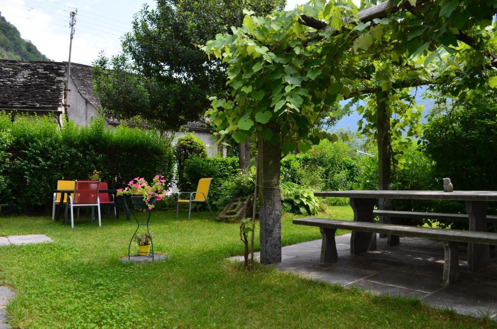 Giumaglio Hotel Garni Maggia מראה חיצוני תמונה